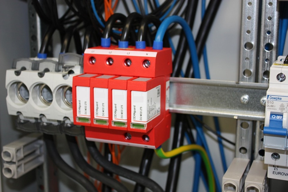 U berspannungsschutz bei JA Erneuerbare Energien GmbH in Hollfeld